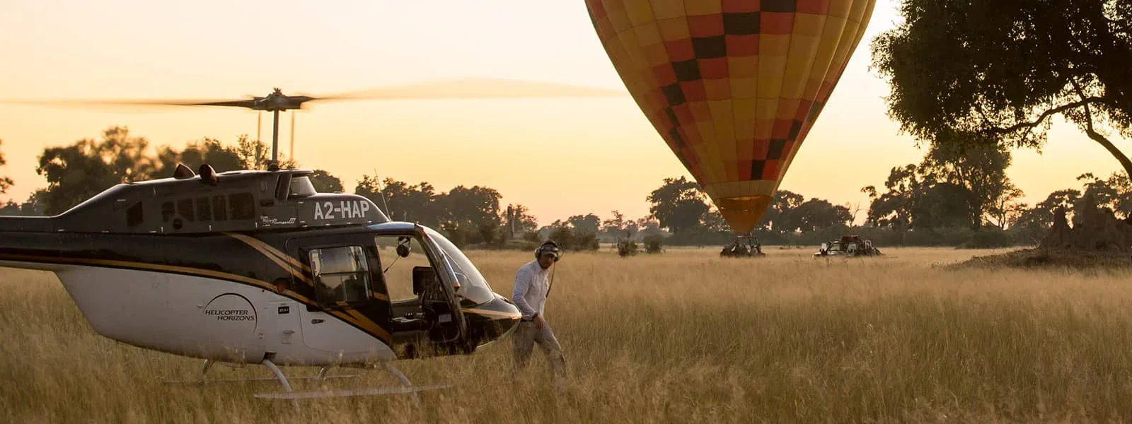 air balloon okavango with helicopter 1