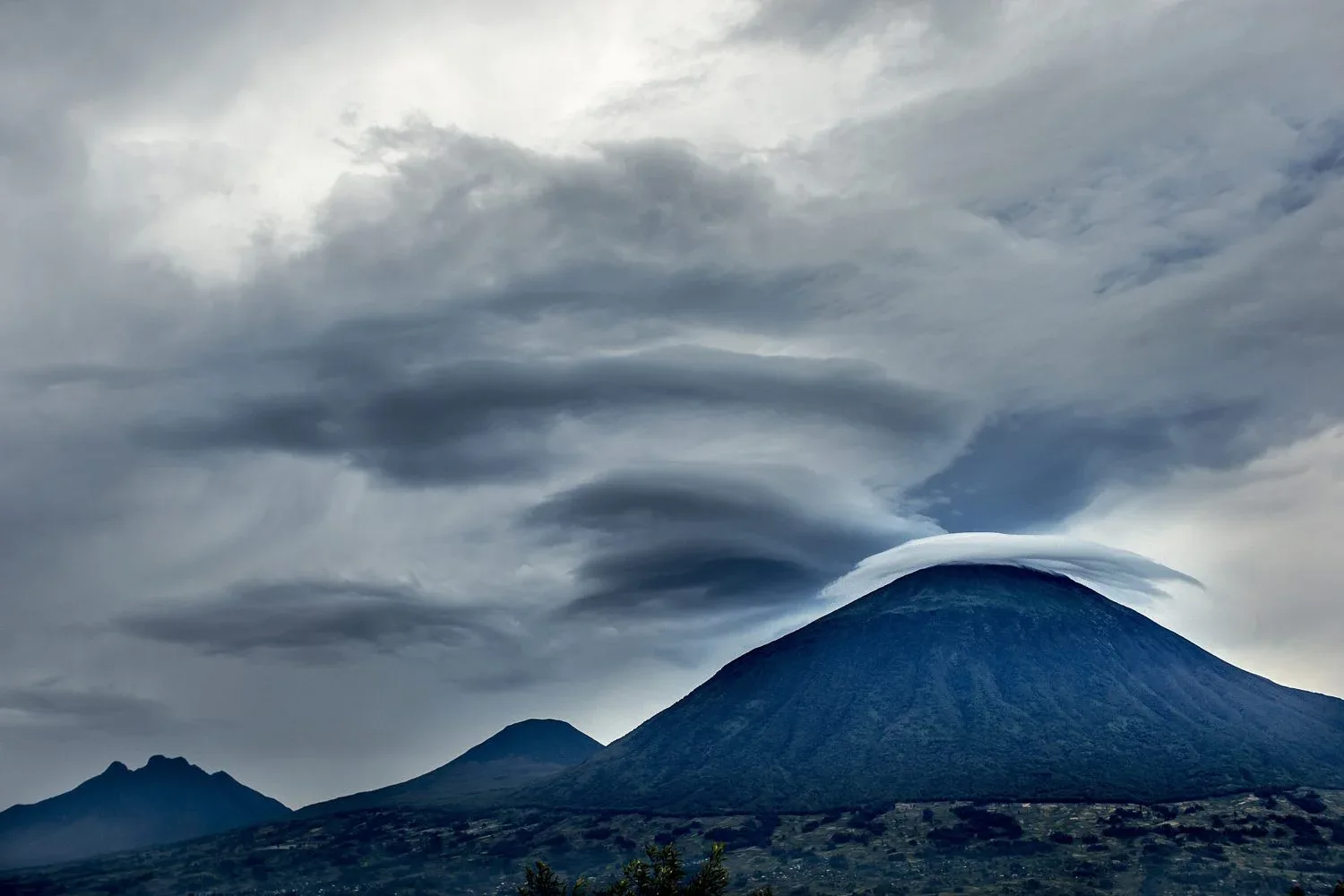Visit Rwanda Volcano 1920x1280 1