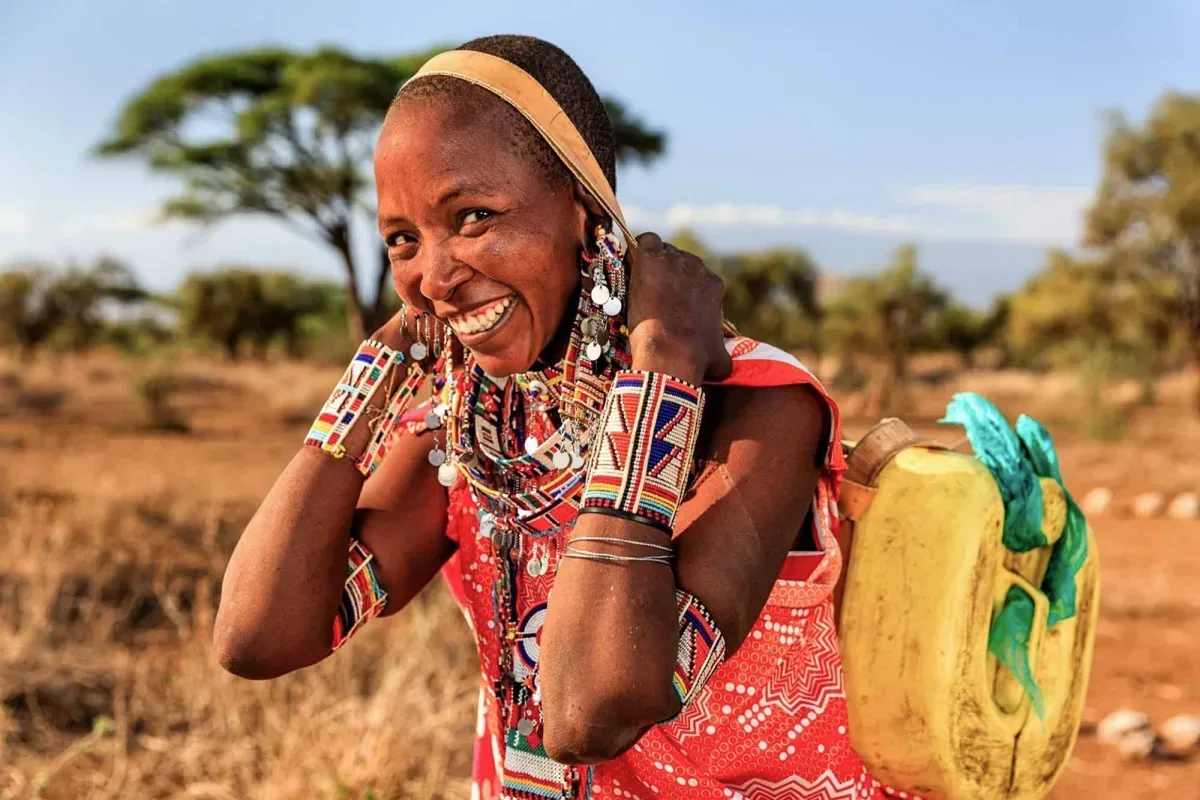 traditional maasai woman kenya