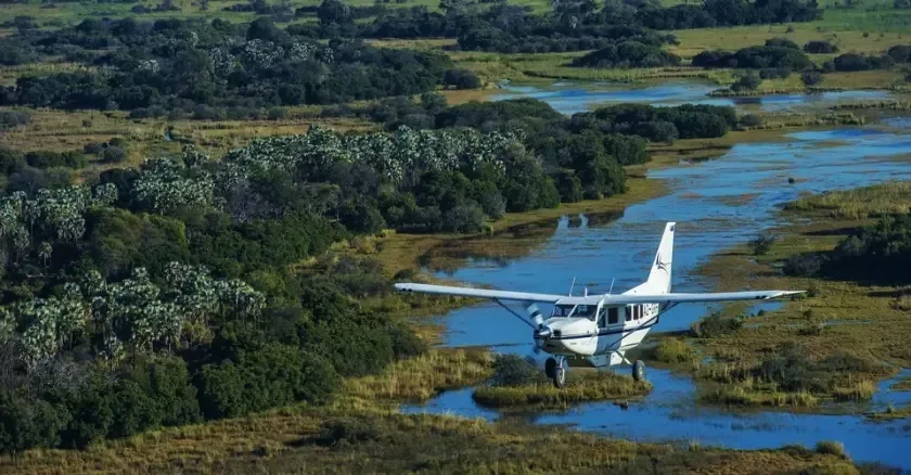 transfer flight okavango delta botswana safari