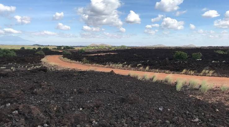 Volcanic Lava Flows & Outcrops