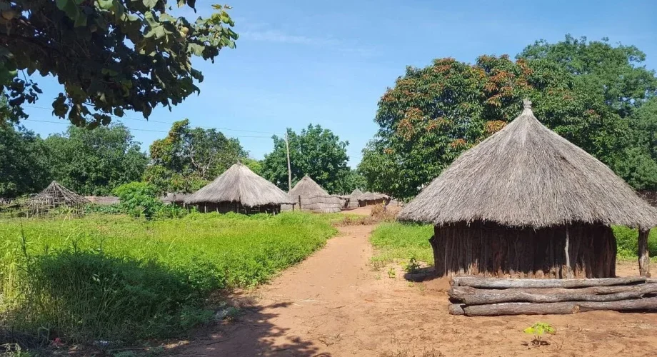 Visit-a-traditional-African-village-Mukuni-Village